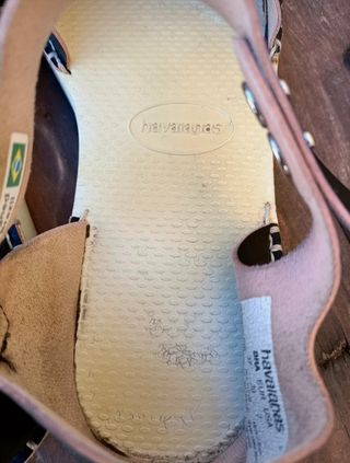 Sandálias menorquinas pretas. Havaianas