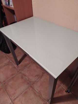 Preciosa mes de cristal templado