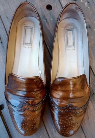 Sapatos castanhos. Uterque.