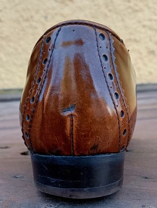 Sapatos castanhos. Uterque.