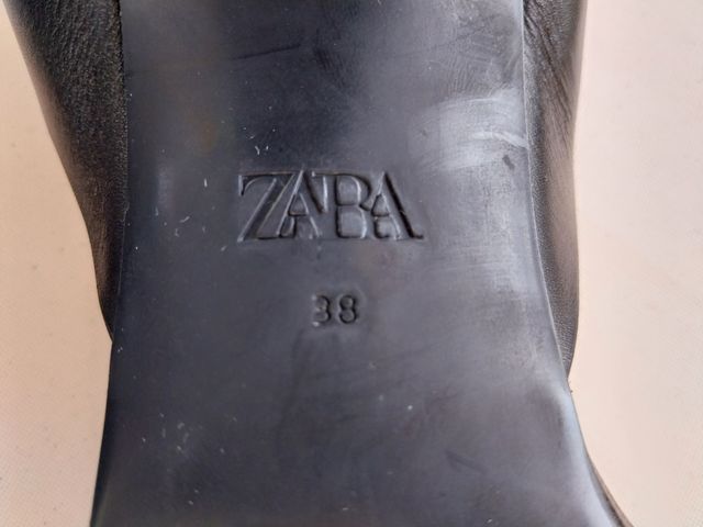 Sandalias de piel y tacón ancho de Zara