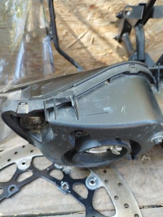 varias piezas Yamaha Fazer