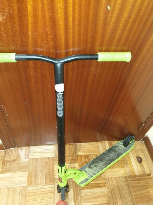 Scooter MADD MGP PRO. COMO NUEVO. PARA NIÑO