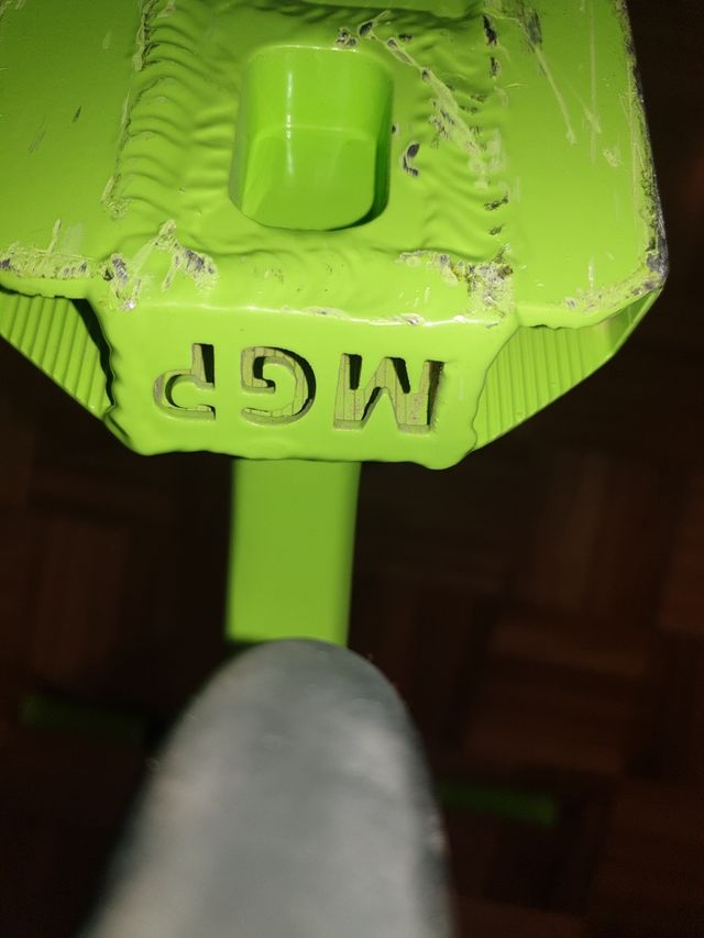 Scooter MADD MGP PRO. COMO NUEVO. PARA NIÑO