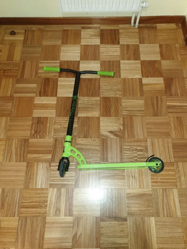 Scooter MADD MGP PRO. COMO NUEVO. PARA NIÑO
