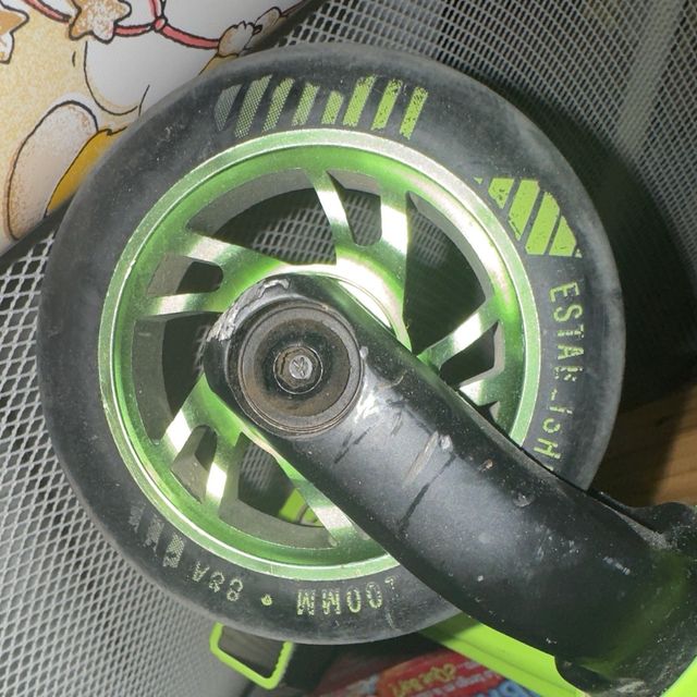 Scooter MADD MGP PRO. COMO NUEVO. PARA NIÑO