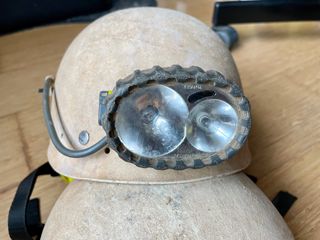 Casco espeleo Lucky con  Duo Perzl estropeada