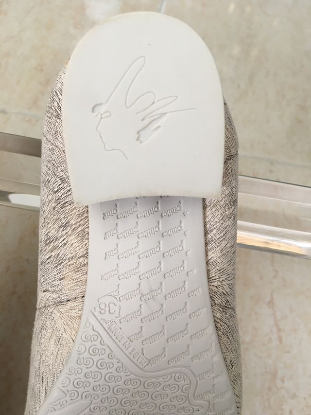 Zapato de puntera y talón en charol color crema P