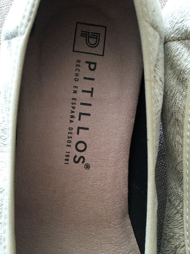 Zapato de puntera y talón en charol color crema P