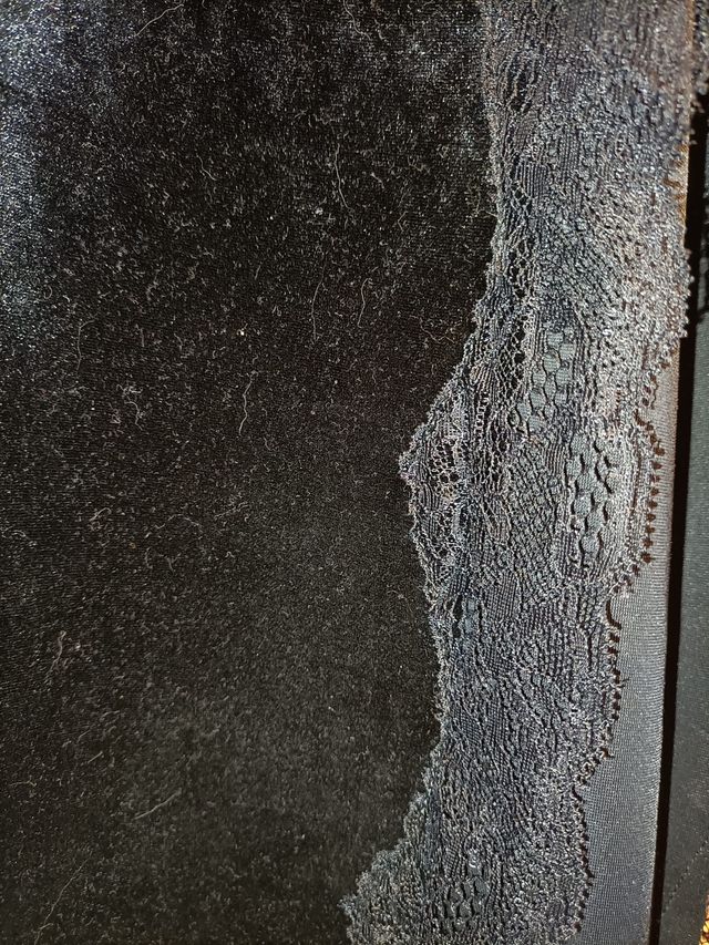 Vestido lencero largo terciopelo negro de Bershka