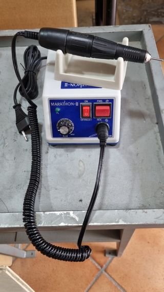 Maquinaria de joyería, banco o mesa de trabajo.