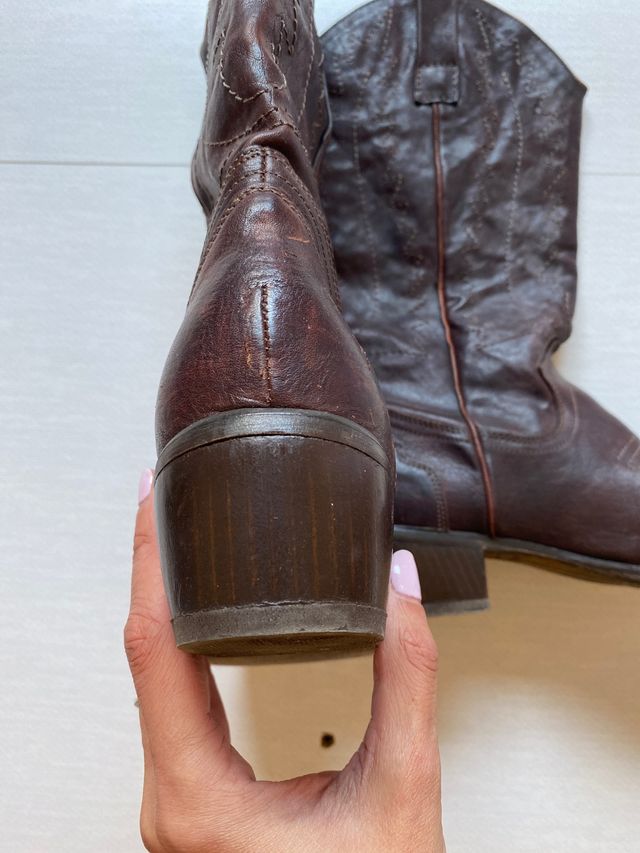 Botas camperas de piel marrón oscuro Sisley