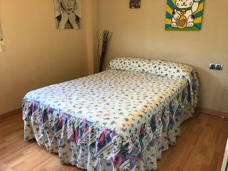 Colcha con cortina a juego