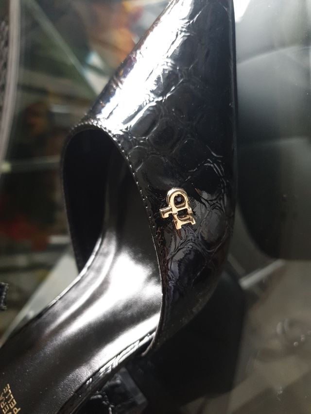 scarpe tipo coccodrillo nere lucide