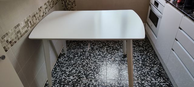 mesa de comedor de madera