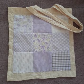 Muy original bolsa de algodón estilo patchwork.