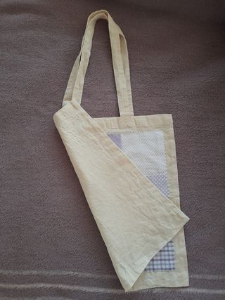 Muy original bolsa de algodón estilo patchwork.