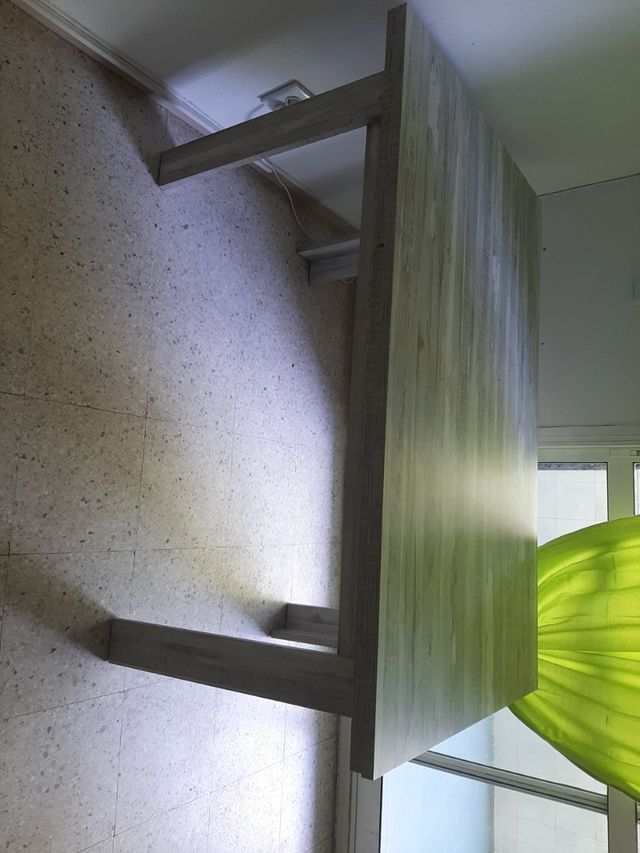 Mesa madera gris claro