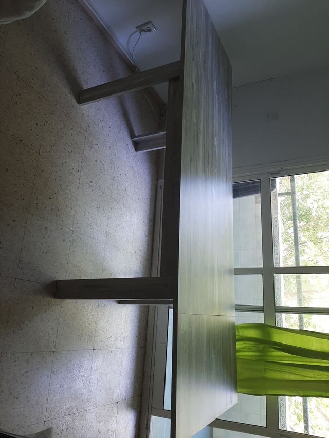 Mesa madera gris claro