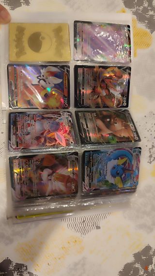 Album Pokémon con 185 cartas