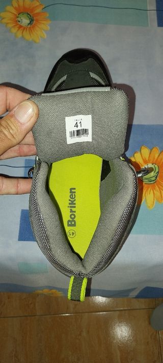 Botas de montaña nuevas