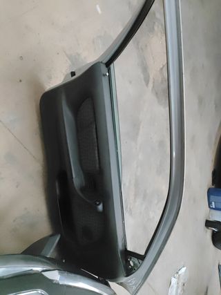 Puerta izq. e36 compact BMW