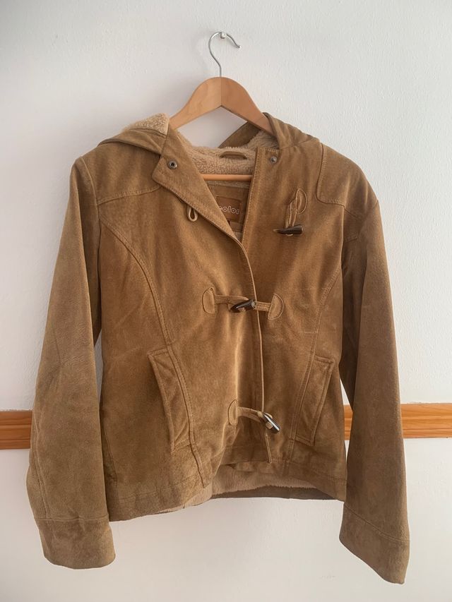 Chaquetón tipo trenca de piel vuelta