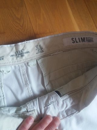 Pantalón hombre blanco roto