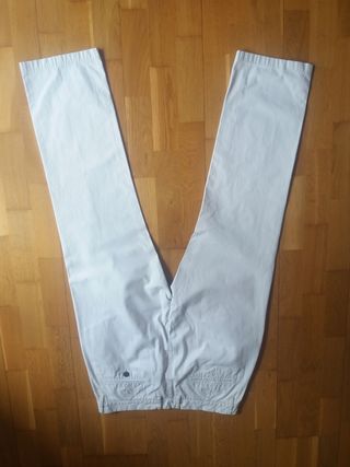 Pantalón hombre blanco roto