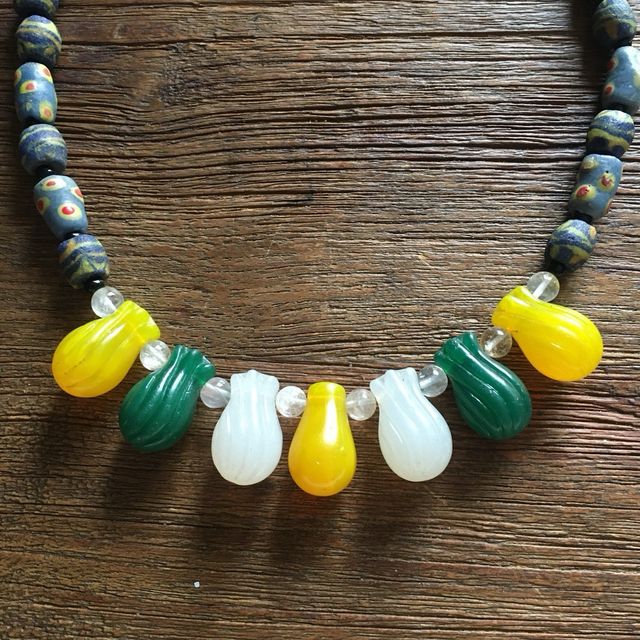 2 colares étnicos Verde/Branco/Allo/Azul/Vermelho/Branco