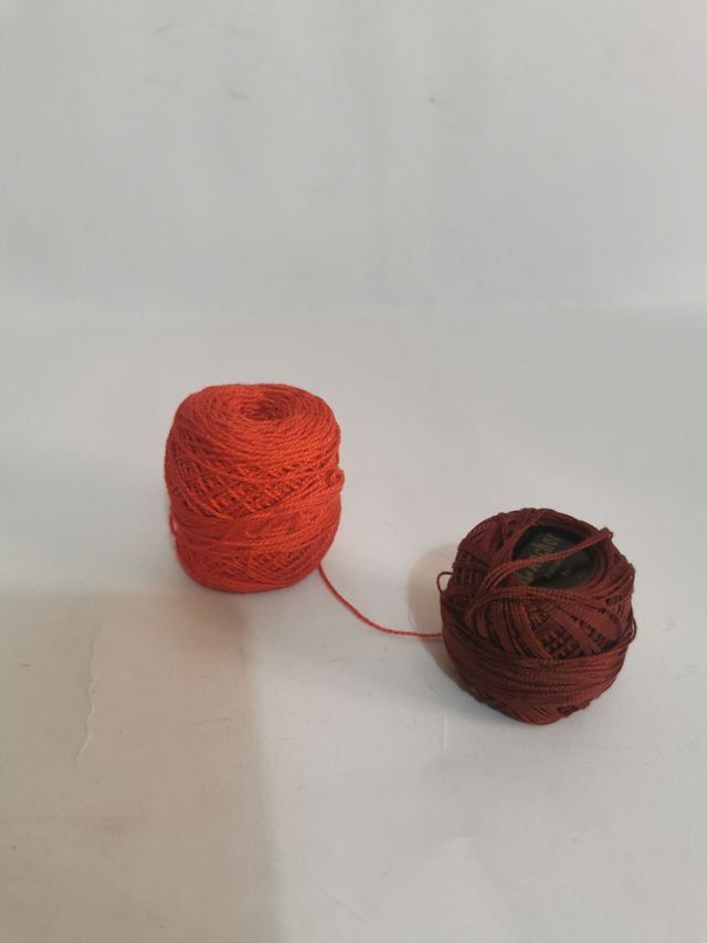 Ovillos de hilo de perle .