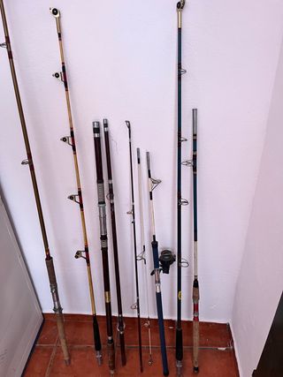 Cańas de pescar y molinillos