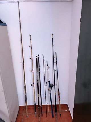 Cańas de pescar y molinillos