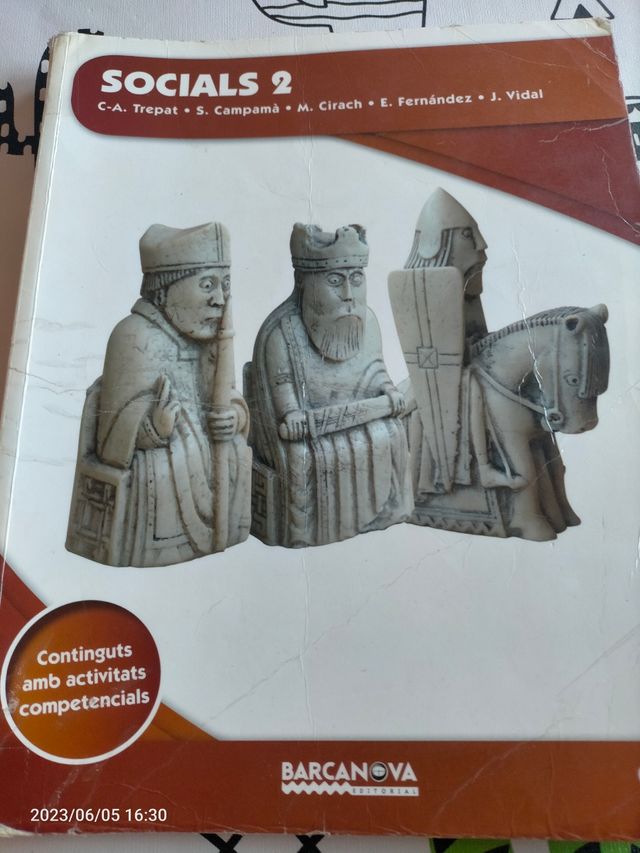 Libro texto SOCIALS 2 