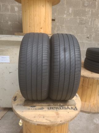 vendo 2 neumáticos  en perfecto  estado 