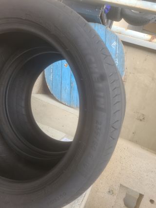 vendo 2 neumáticos  en perfecto  estado 