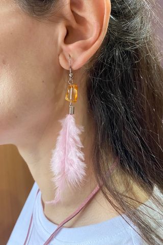 Conjunto colgante y pendientes de plumas naturales