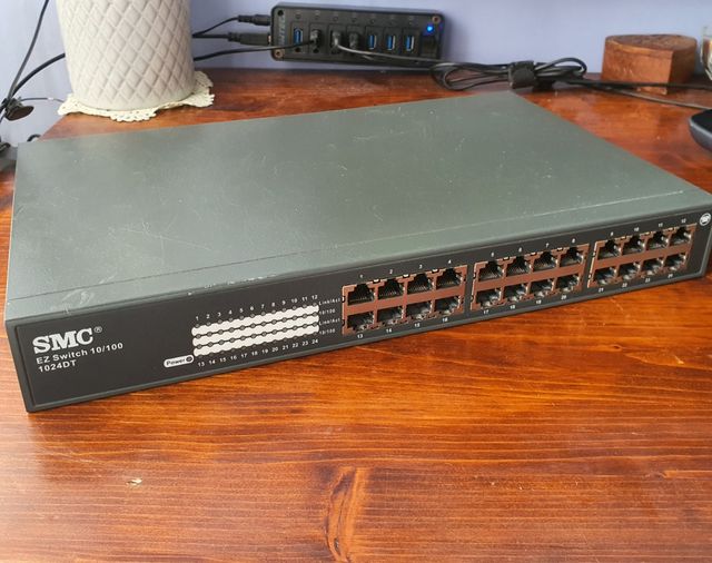SMC EZ Switch 10/100 1024DT