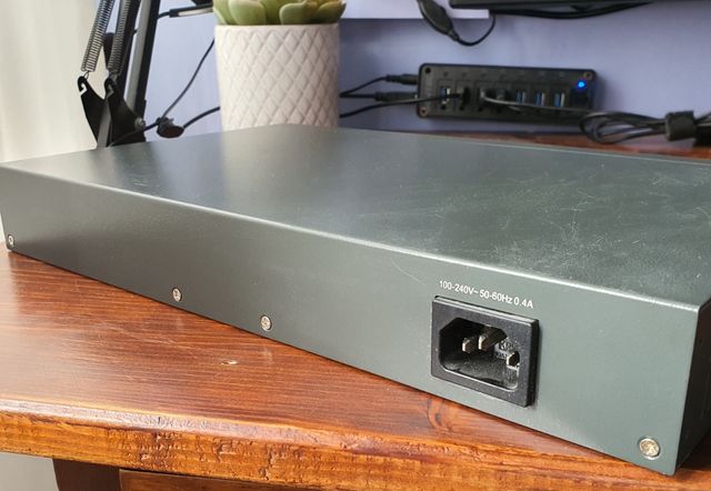 SMC EZ Switch 10/100 1024DT