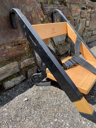 Trona plegable de madera