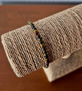 Pulsera artesanal de serpentinita y hematita