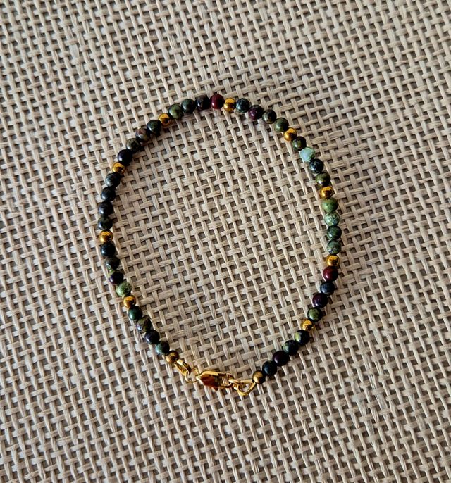 Pulsera artesanal de serpentinita y hematita