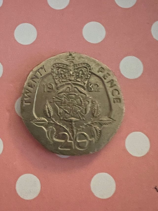 20 peniques UK 1982 y 20 céntimos suizos 2001