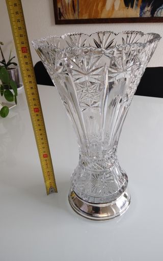 Jarron cristal tallado con base de plata