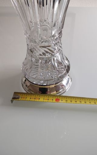 Jarron cristal tallado con base de plata