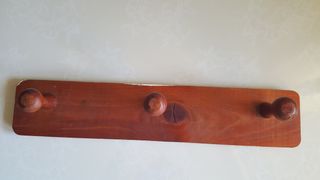 Percha de madera