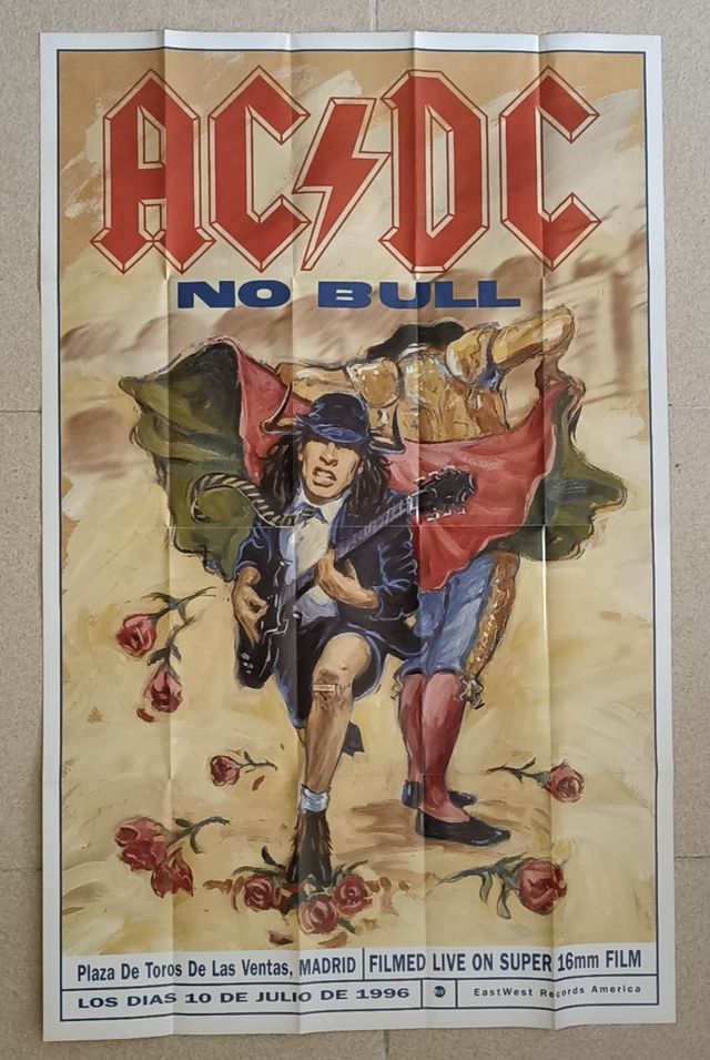 Lote VHS y Póster AC/DC No Bulls Madrid 1996