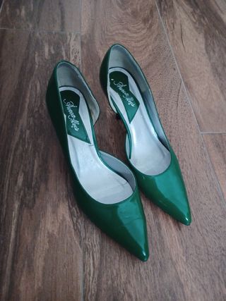 zapatos verdes de charol n.38