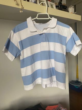 Polo cropped de rayas blancas y azules stradi