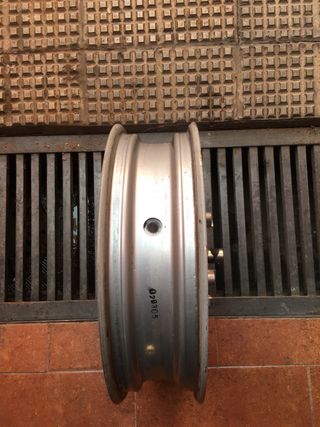 Llanta delantera piaggio x8